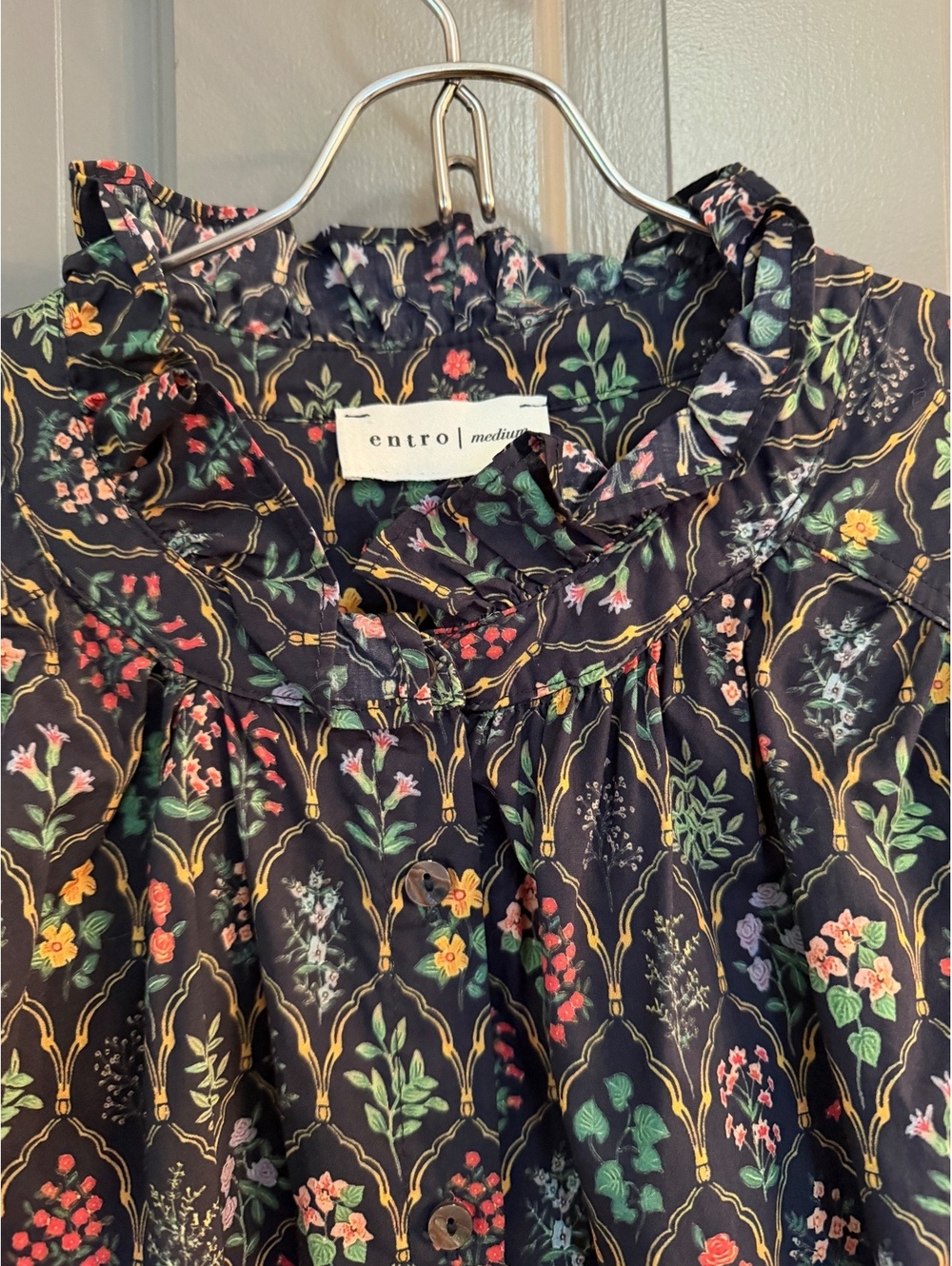 Women's Entro Navy & Multicolor Floral Print Ruffle Long Sleeve Blouse Sz M - Picture 2 of 4